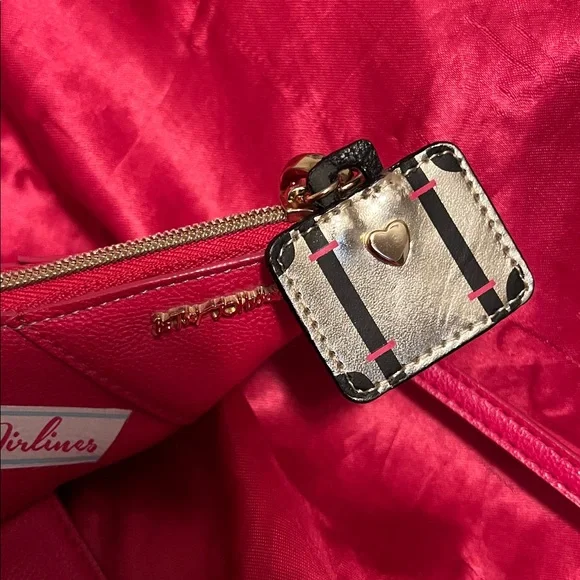 Betsey Johnson Super Rare Runway Airlines Airplane Wristlet - Picture 4 of 10